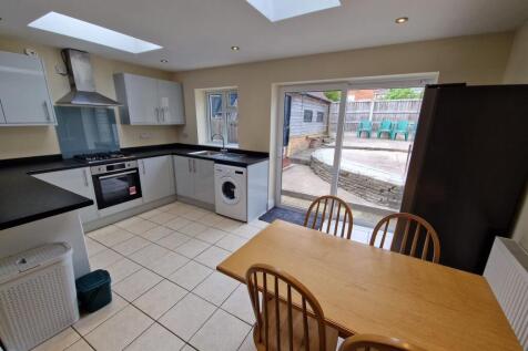 24 The Close, Leamington Spa photo 3