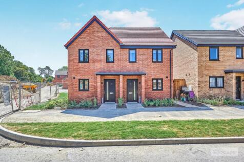 2-bed semi-detached on Miles Way, Bishops Stortford, Hertfordshire, £1,750/mo