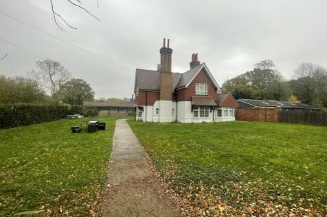 Bridgeham Grange, RH6 8RD
