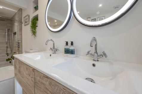 Principle Bedroom En Suite