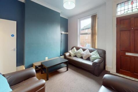 5-bed house on Thornville Crescent, Hyde Park, Leeds LS6 1JH, £2,325/mo