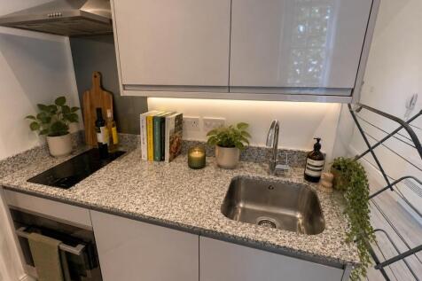 dressed kitchen.jpg