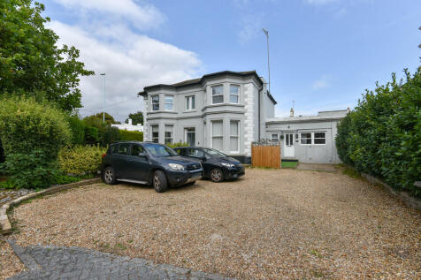 Worthing, BN11 - property photo