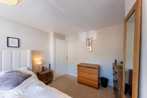 28 Oathills Drive-018.jpg