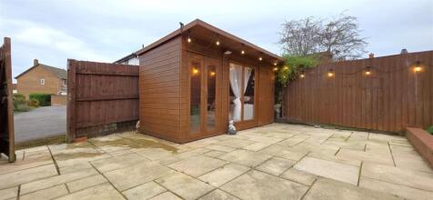 Summerhouse, shed, &amp; rear access.jpg