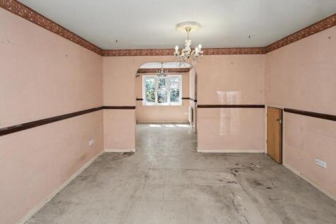 33 Wallers Close, Dagenham, London RM9 6YF