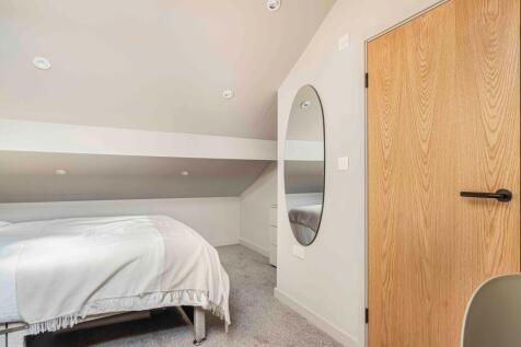 Room 6 - 3.JPG