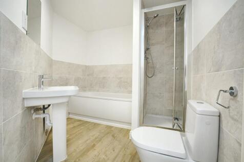 2 bedroom property in Harrington Close, Upton, Northampton photo 4
