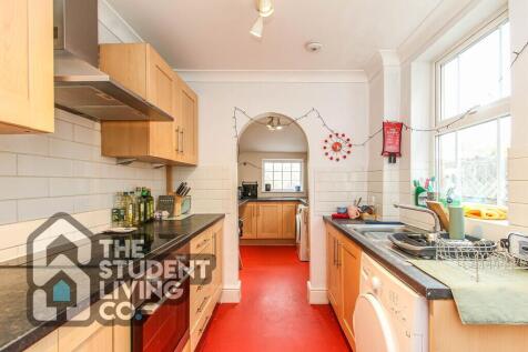 4-bed semi-detached on Marlborough Road, Beeston, £1,733/mo