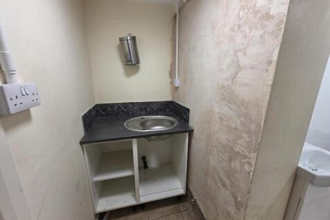 Commercial Property to rent Image 7