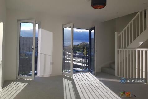 Amazing 1f Living Space Overlooking Parkl