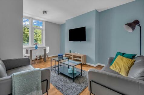 2 bed flat to rent Hall Rd, London SM6