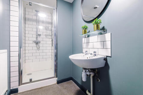 Flat 29, Shoe and Boot, Bathroom 2