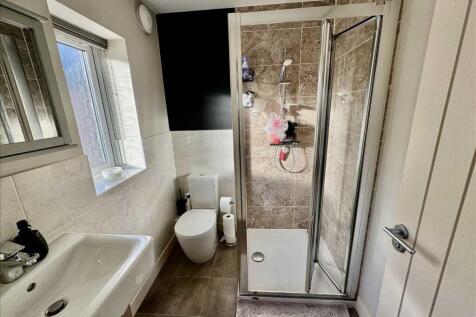 ENSUITE SHOWER ROOM