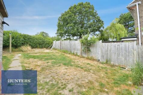 REAR GARDEN 02.jpg
