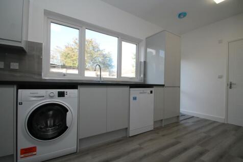 Ashurst Drive, Ilford, London, IG2 photo 3