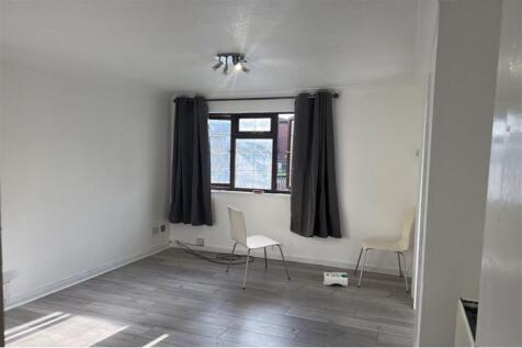 Bertrand Way, SE28 photo 3