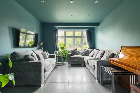 Waverley Avenue, E4