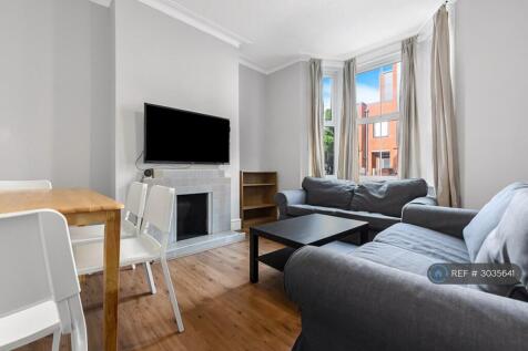 Bright &amp; Spacious Living Area