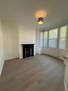 3 Bedroom House – Alberta Road, Bush Hill Park, London EN1 photo 4