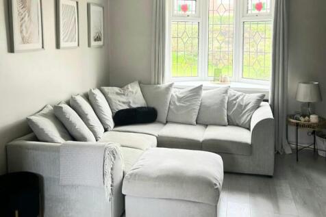 209 morthen road lounge 4.jpg