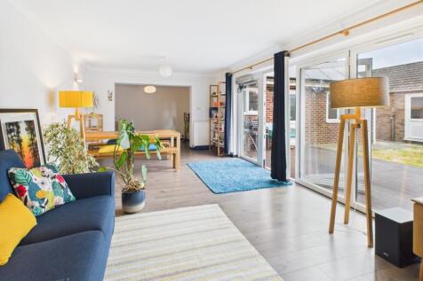 CAM02519G0-PR0295-STILL014