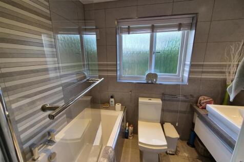 Rayners Close, Stalybridge photo 5