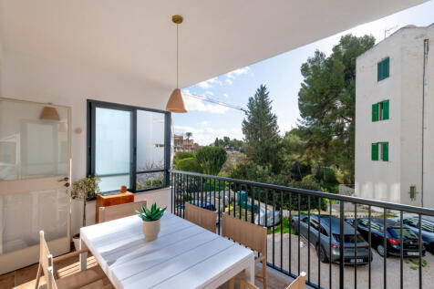Spacious covered terrace