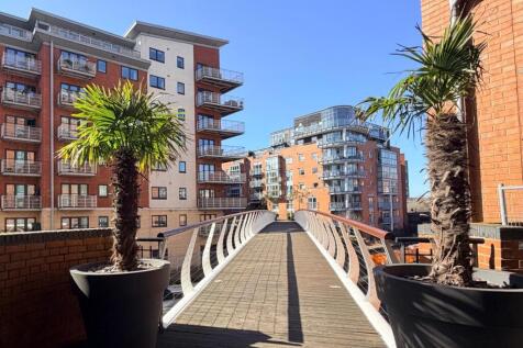 1 Bedroom Apartment Available NOW TO LET