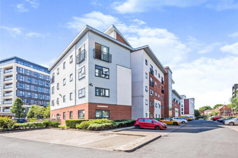** Zero Deposit Guarantee Available **
Located within a short stroll to both Media City Salford Quays the home of both ITV and the BBC as well as Manchester city centre makes this a great location.