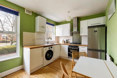 Rainbow Court, E15