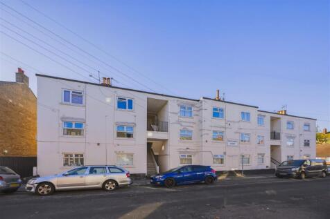 Flat 8, Newcomen Court, Newcomen Road, Portsmouth-