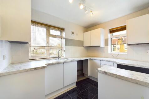 CAM03418G0-PR0039-STILL008