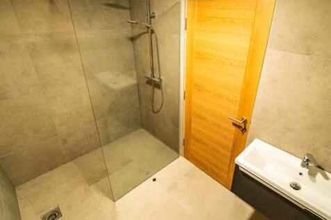 Ensuite Shower to Reception Room / Bedroom 4