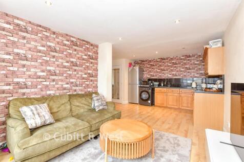 Lounge/Kitchen