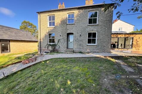 Beautiful Large Home In Essex