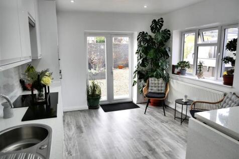 EXTENDED DINING KITCHEN