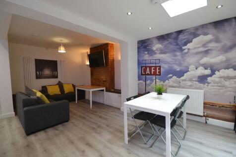 5-bed semi-detached on Lower Road, Beeston NG9, £3,250/mo