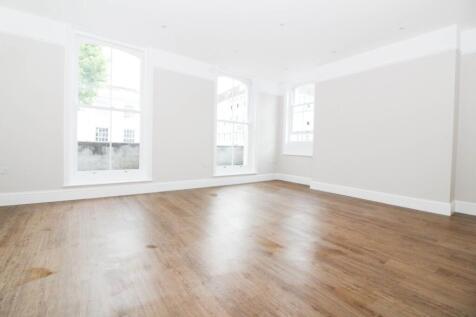 SPACIOUS OPEN PLAN LIVING ROOM