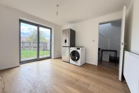 Falconwood Way, Manchester photo 3