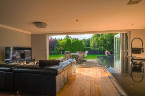 Open Plan Kitchen/Dining/Living Area