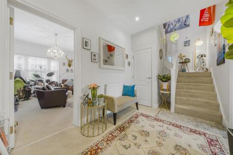 2 Burlington Mews, Datchet, Slough SL3 9EE10.JPG