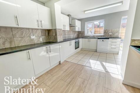 7 Terrian Crescent, West Bridgford, Nottingham, NG2 6ED photo 3