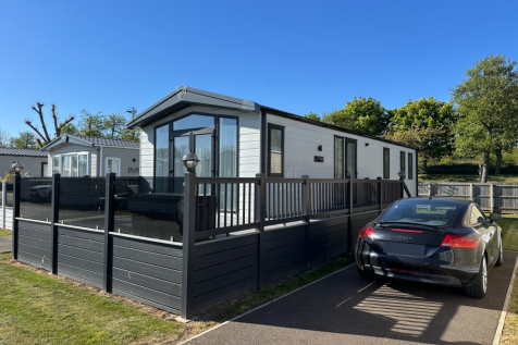 2 Bedroom Park Home for Sale