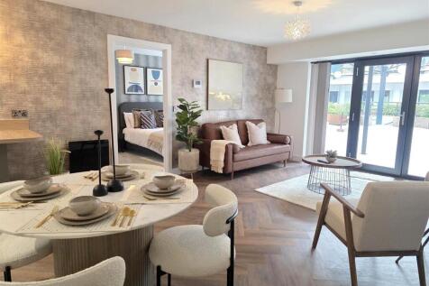 Lounge/Dining