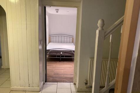 Double Room, 4 Upper Church Road photo 3