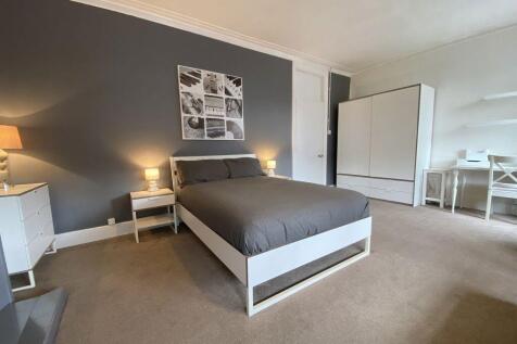 Studio house on Anerley Road, Westcliff, £650/mo