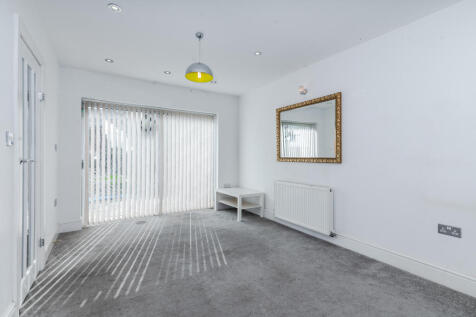 The Fairway, Ruislip, HA4 photo 3