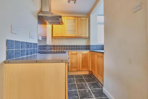 Fitted kitchen to rear
