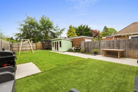 61 Gibson Rd, HP12 4QP-11.jpg
